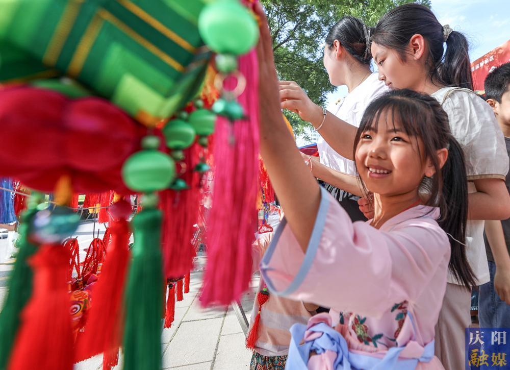 【攝影報道】端午節：慶陽五彩香包迎盛會