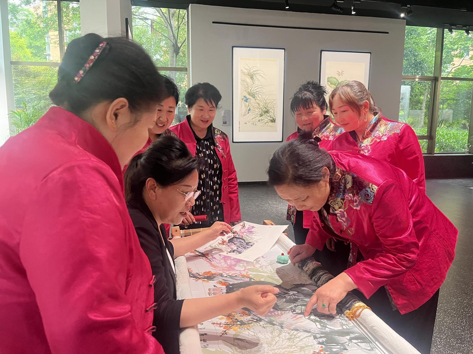 “高原媽媽”：慶陽繡娘走上國際藝術舞臺的品牌